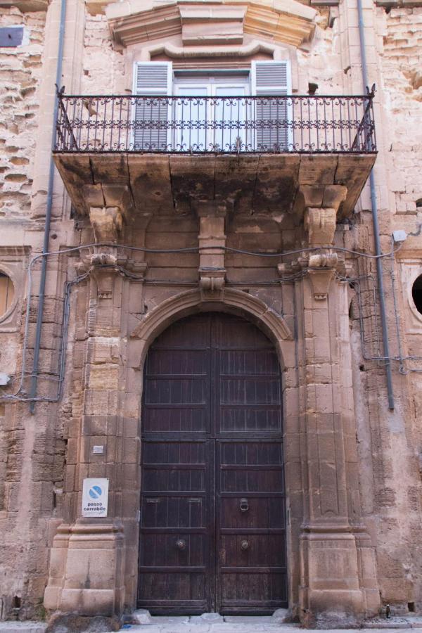 Historical Palace Apartment *